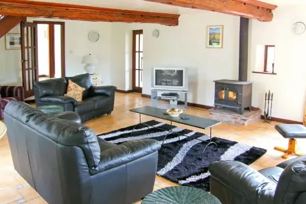 Caecrwn Pet-Friendly Holiday Cottage, South Wales  3