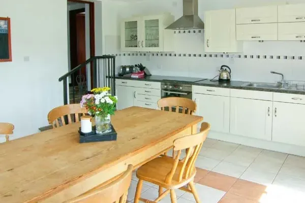 Caecrwn Pet-Friendly Holiday Cottage, South Wales  5