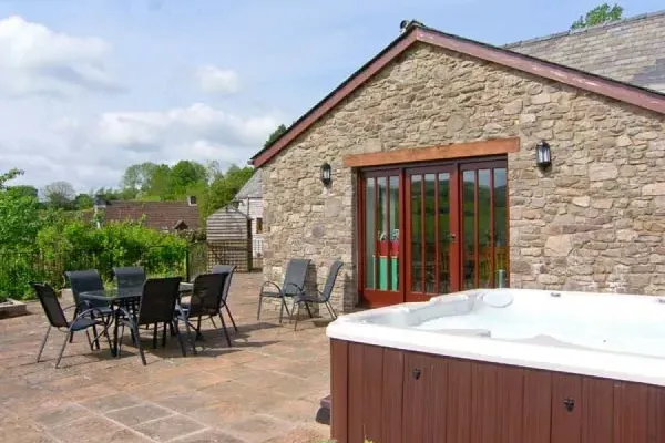 Caecrwn Pet-Friendly Holiday Cottage, South Wales  15
