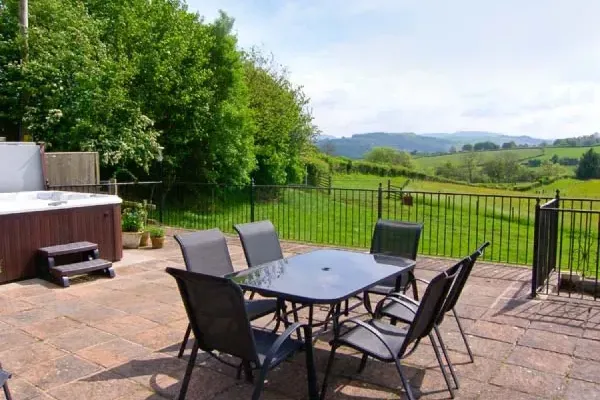Caecrwn Pet-Friendly Holiday Cottage, South Wales  16