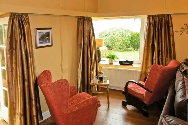 Seaview Dog-Friendly Cottage 3