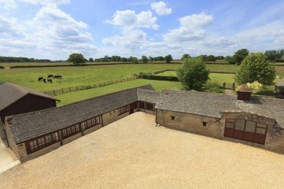 The Cotswold Luxury Manor Grange with Hot Tub & Games Barn