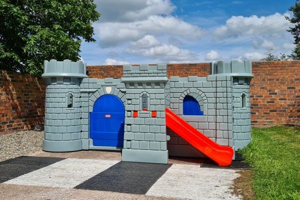 Oliver's Mill- 5 Star Swimming Pool, Toddler Play Area, Sports Area 10