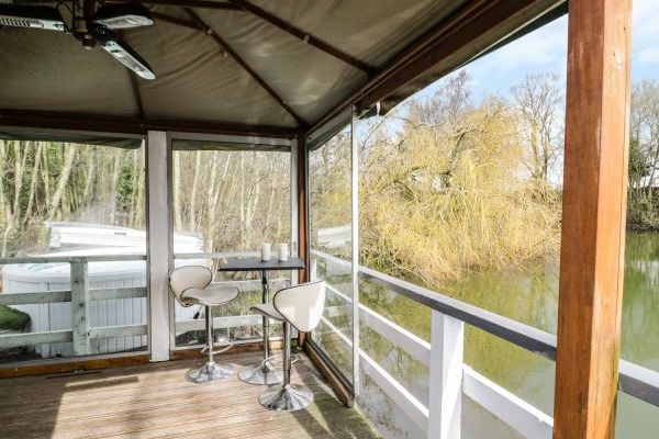 Lakeside Yurt Unusual Self Catering with Hot Tub 9