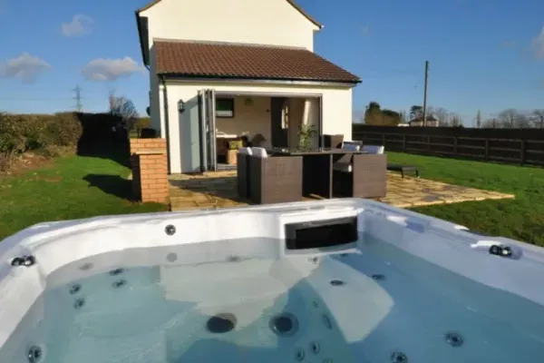 Apple Cottage with Hot Tub 1