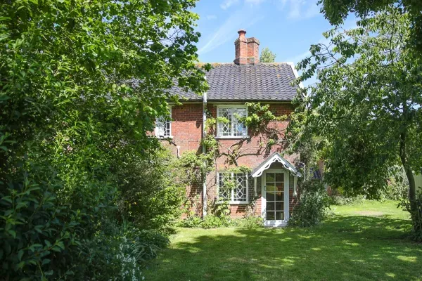 Lawned garden at front