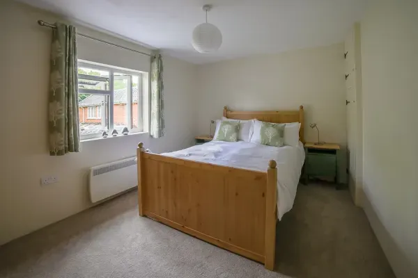 Double bedroom overlooking rear courtyard garden