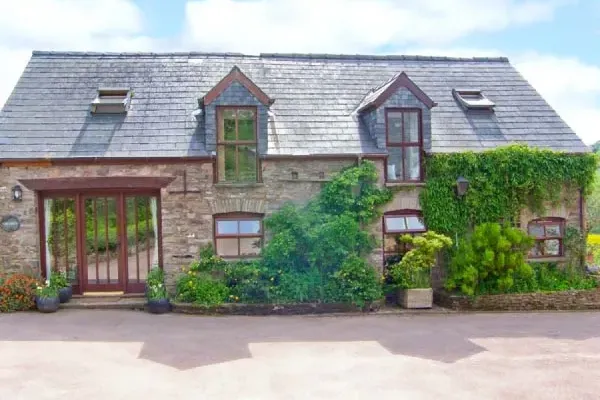 Caecrwn Pet-Friendly Holiday Cottage, South Wales  1