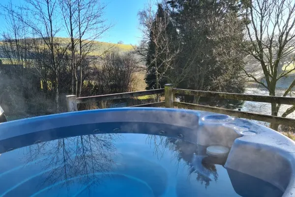 Hot tub Cefn-nant lodge view of the hills