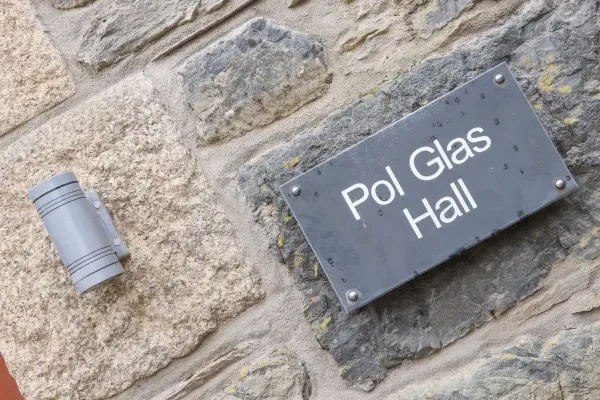 Pol Glas Hall 6