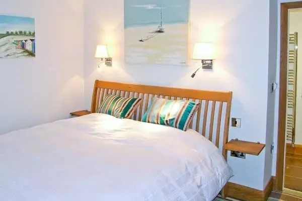Quayside Holiday Cottage 8