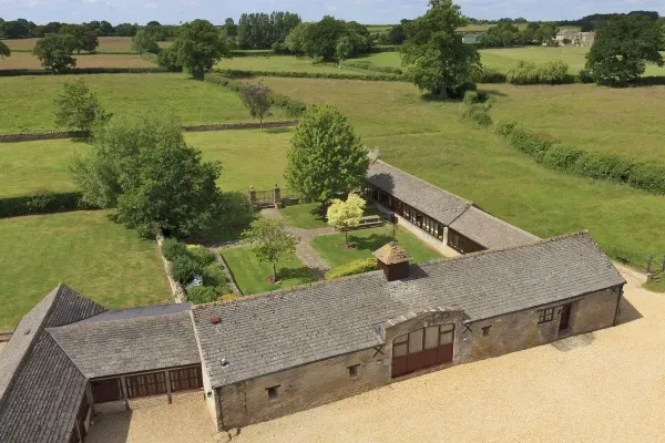 The Cotswold Manor Grange, Exclusive Hot-Tub, Games/Event Barns, 70 acres of Parkland 1