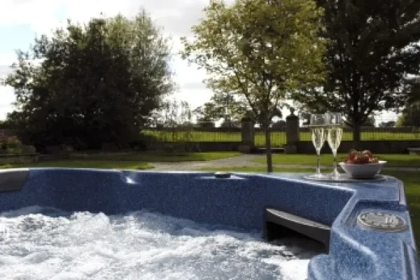 The Cotswold Manor Grange, Exclusive Hot-Tub, Games/Event Barns, 70 acres of Parkland 2