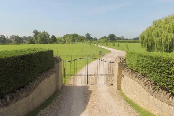 The Cotswold Manor Grange, Exclusive Hot-Tub, Games/Event Barns, 70 acres of Parkland 5