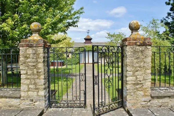 The Cotswold Manor Grange, Exclusive Hot-Tub, Games/Event Barns, 70 acres of Parkland 16