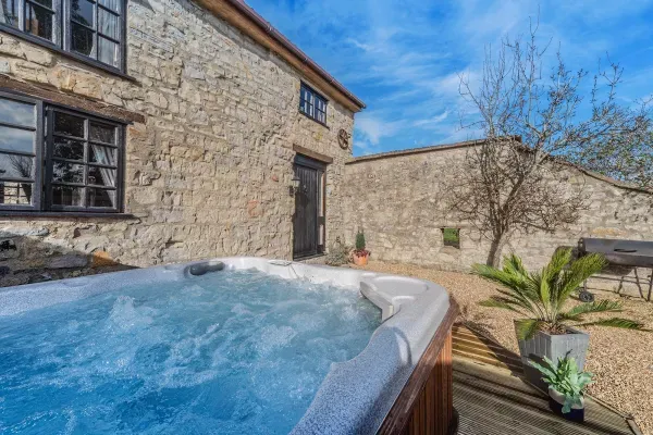 The Granary hot tub