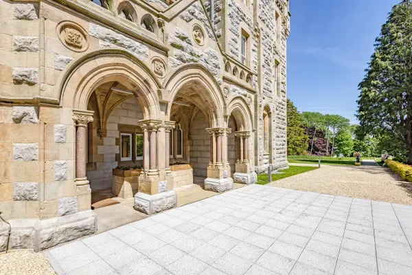 The Kennedy House Stone Cross Mansion 34