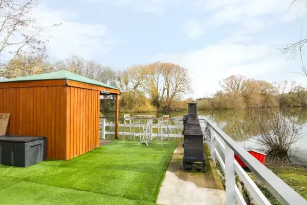 Lakeside Yurt Unusual Self Catering with Hot Tub 6