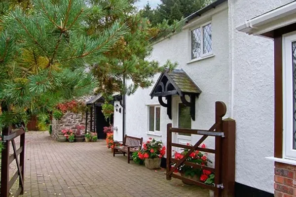 The Little White Pet-Friendly Holiday Cottage, North Wales  1