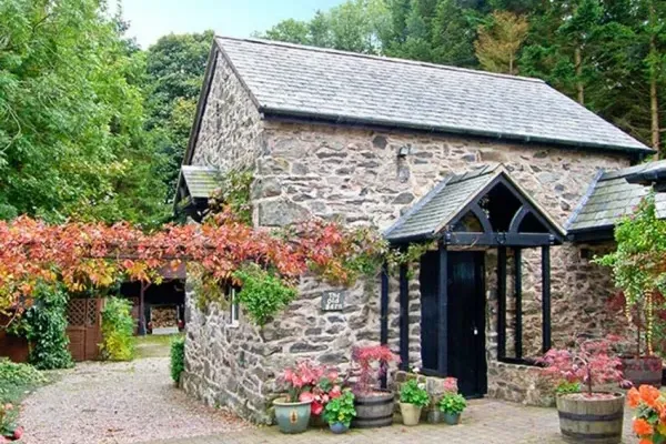 The Old Barn Pet-Friendly Holiday Cottage, North Wales  1