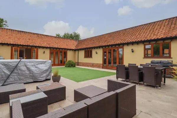 The Stables at Hall Barn 15