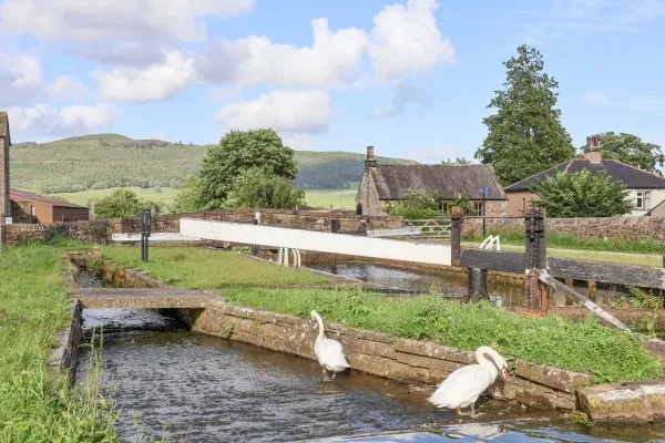 The Swans Nest Lock View 38