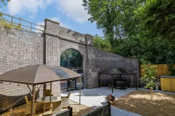 The Tunnel at Bridge Lake Farm and Fishery 1