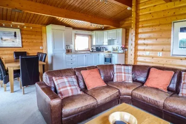 Ty Pren Pet-Friendly Holiday Cottage, South Wales  3
