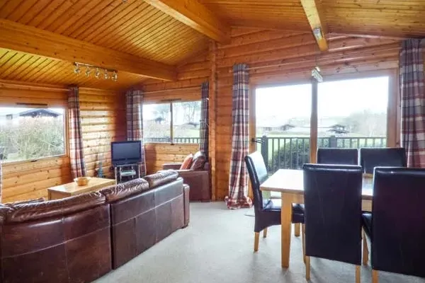 Ty Pren Pet-Friendly Holiday Cottage, South Wales  4