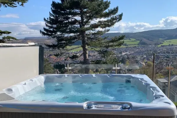 Private hot tub for guests sole use