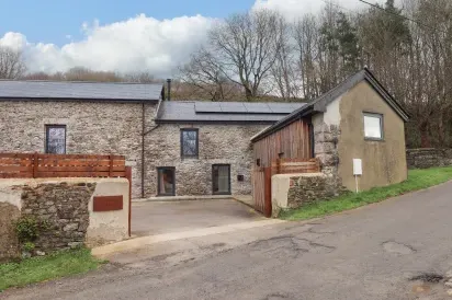 3 Caddaford Barns