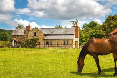 Little Canwood House sleeps 7+1, Lovely, 'Home from Home' cottage, with private garden, parking and with shared games room Little Canwood House sleeps 7+1, Lovely, 'Home from Home' cottage, with private garden, parking and with shared games room
