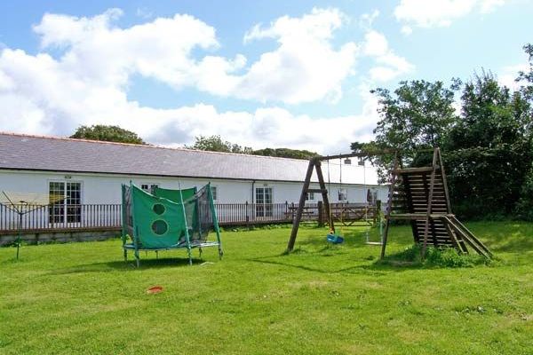 2 Black Horse Cottages dog friendly holiday cottage, Pentraeth, North Wales  9