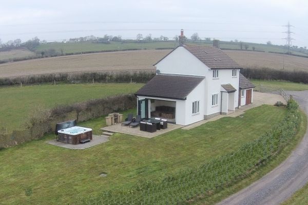 Apple Cottage- High Quality Accommodation with a Hot Tub 1