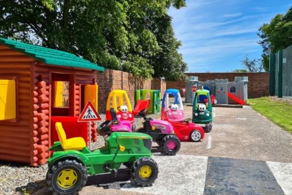 Oliver's Mill- 5 Star Swimming Pool, Toddler Play Area, Sports Area 2